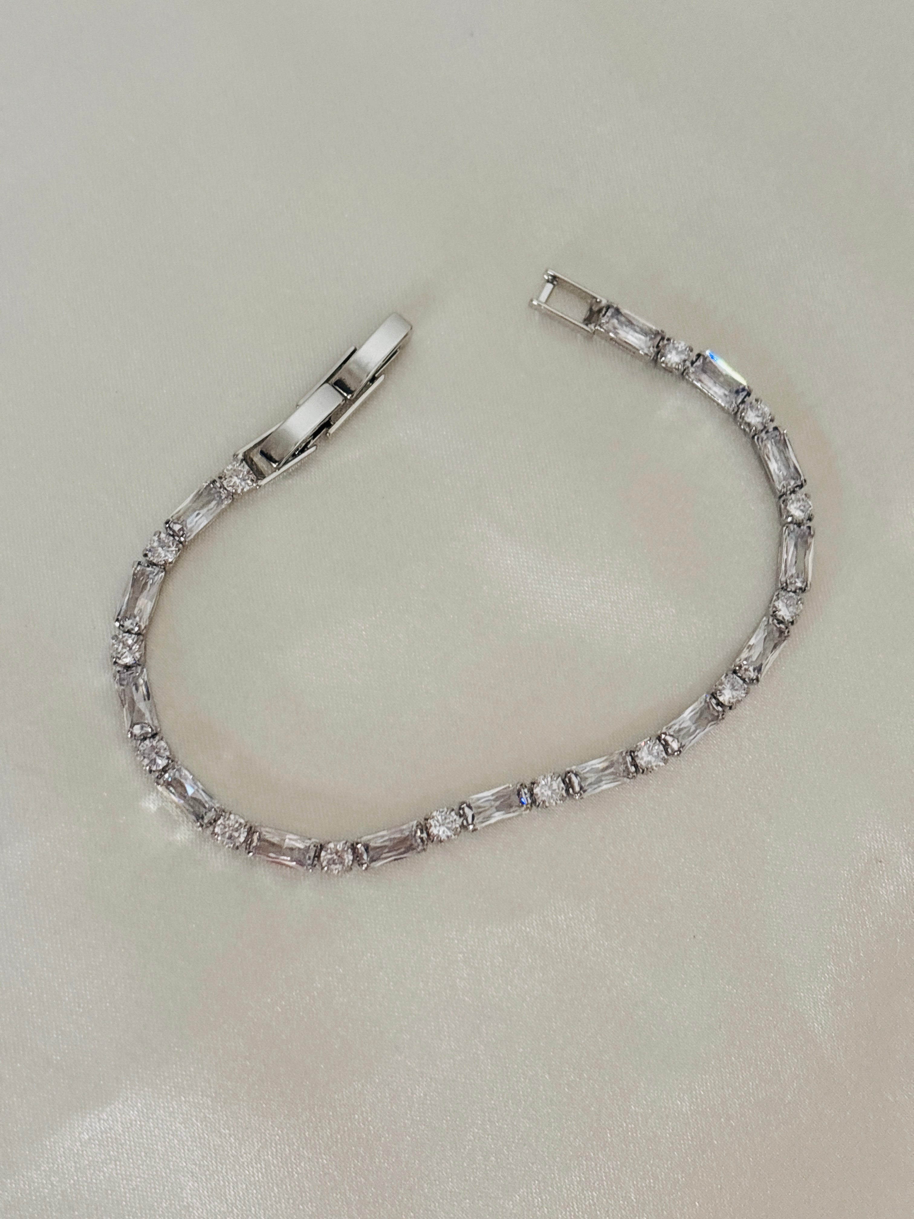 Aira tennis bracelet