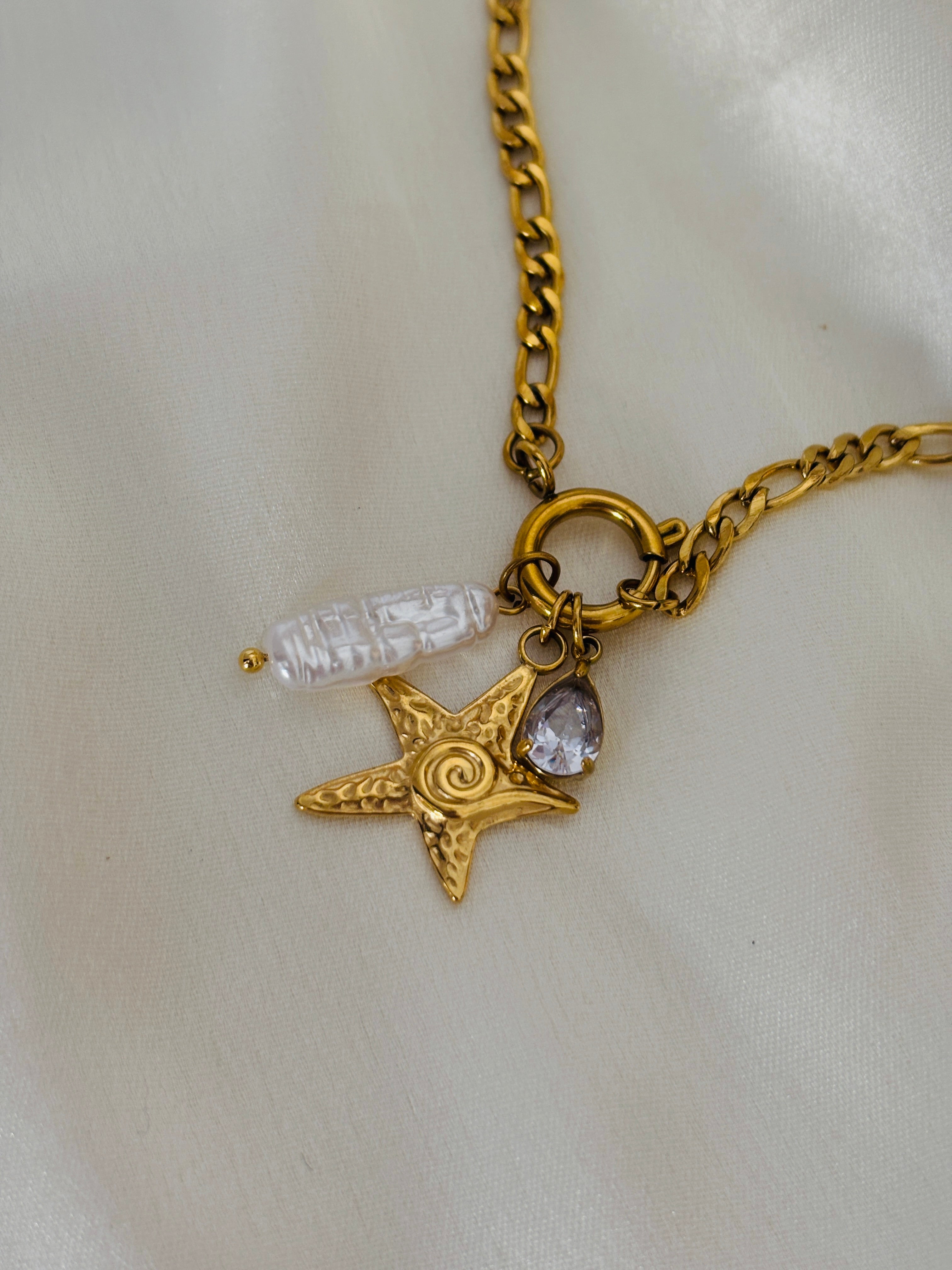 Star beach vibes charm necklace