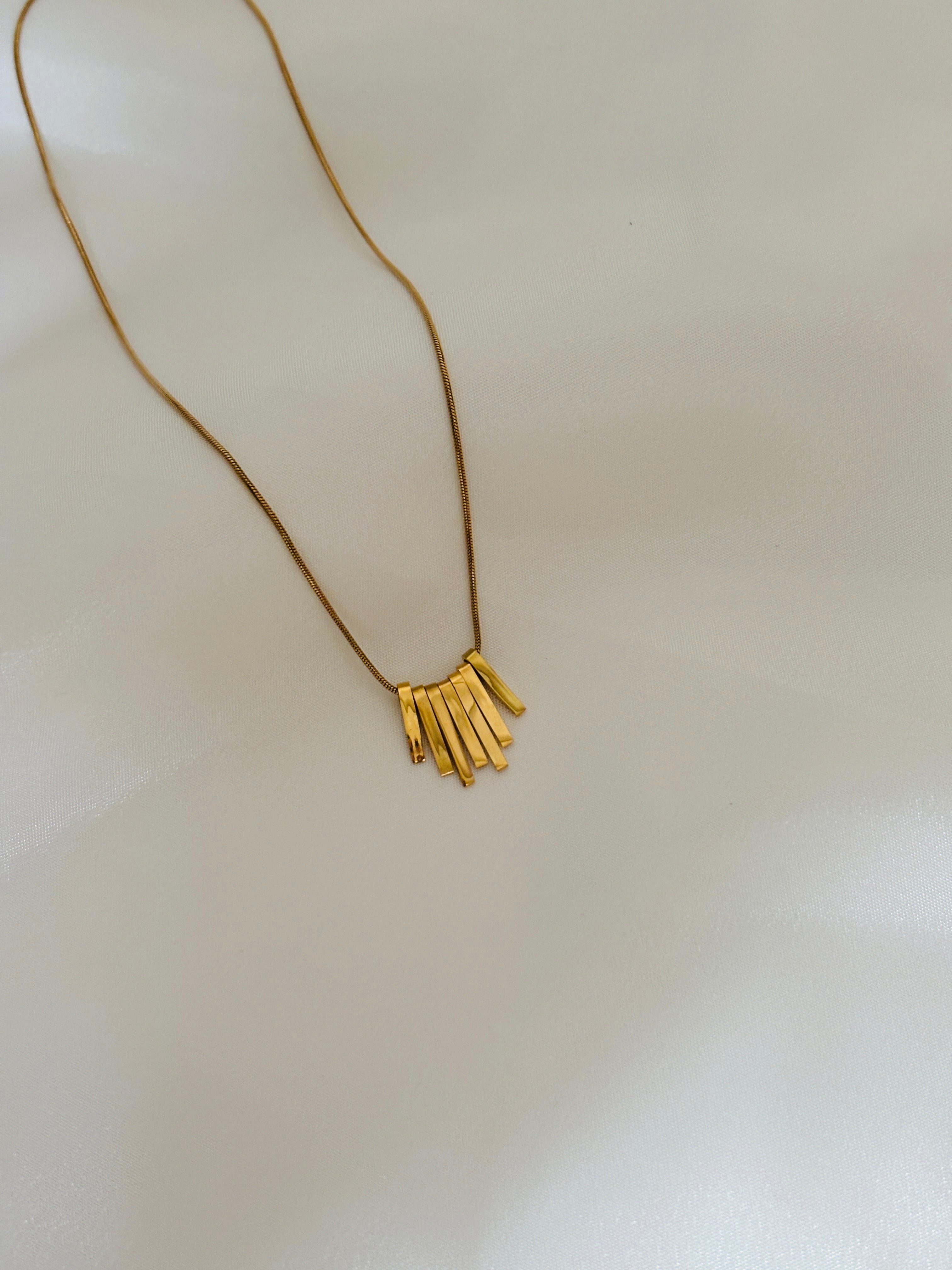 Erva necklace