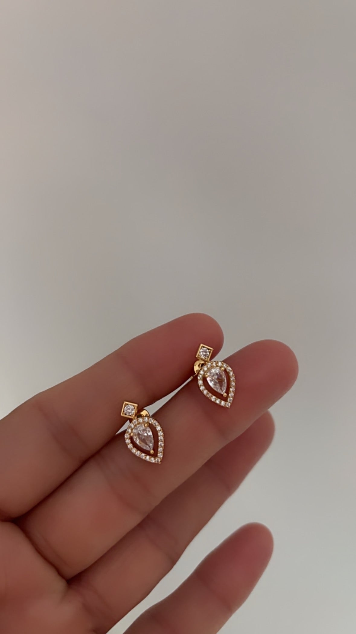 Aleysa solitaire necklace set