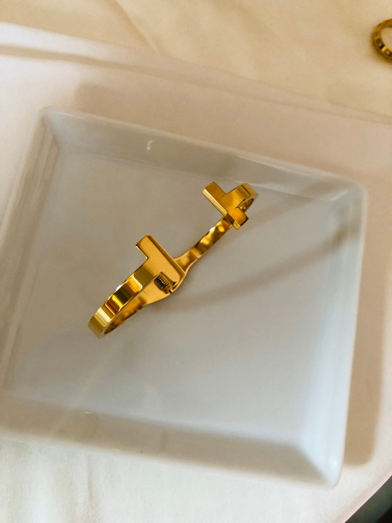 Lucy Hand Cuff Bracelet