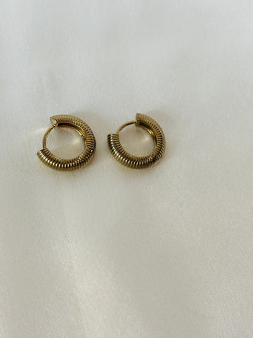 Wire Twisted Hoop
