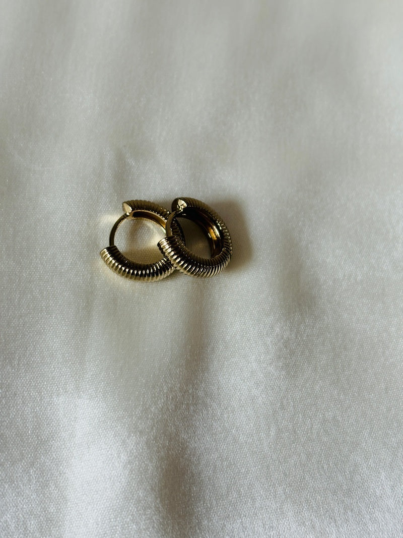 Wire Twisted Hoop
